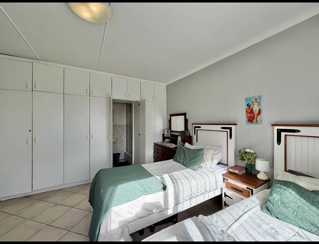 3 BEDROOM TOWNHOUSE FOR SALE IN ASTON BAY